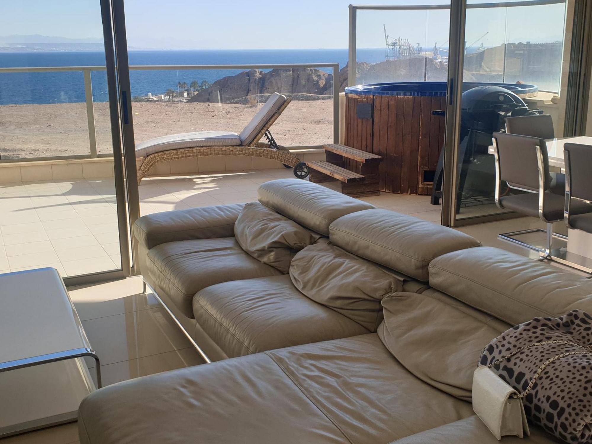 Apartment Top-luxury Exclusive аpt With Jacuzzi In Front Of The Sea *